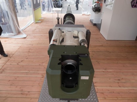 A simple vista parece un "MBT Revolution" fabricado por Rheinmetall, al que le han puesto un 20