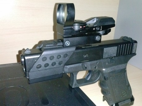 Se vende Glock 17 Gen 3 del 9mm en perfecto estado, con pieza aligerador de gatillo, alza metálica, brocal 00
