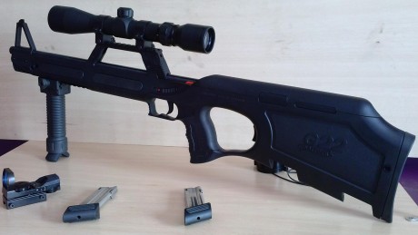 Se vende carabina semiautomática Walther G22 calibre 22lr, prácticamente nueva, color negro mate, dos 00