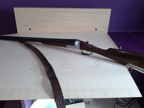 Se vende escopeta paralela marca CHOY de Eibar, calibre 12, en perfecto estado y funcionalidad, por falta 02