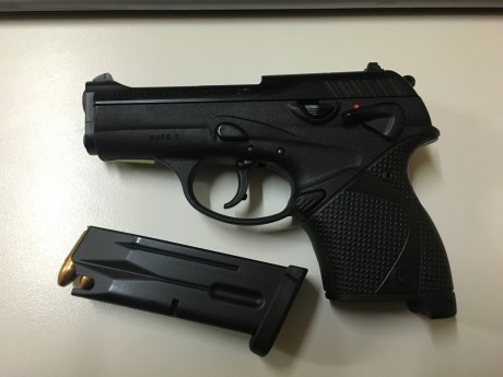 Se vende pistola beretta s9000, no ha efectuado ni un solo disparo, posibilidad de comprobar. La vendo 00