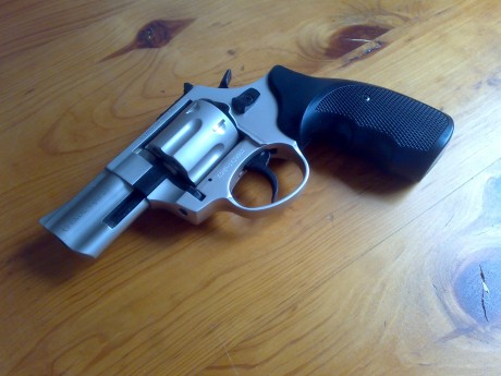Hola !!

Para animar un poco Armas Hobby subo unas fotos de mi última adquisición, el  EKOL Viper .

En 02