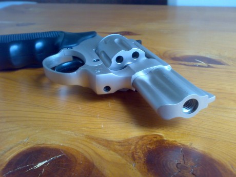 Hola !!

Para animar un poco Armas Hobby subo unas fotos de mi última adquisición, el  EKOL Viper .

En 00