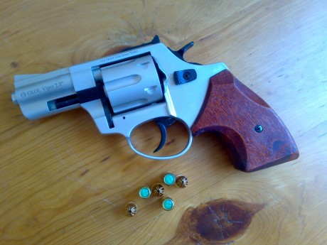 Hola !!

Para animar un poco Armas Hobby subo unas fotos de mi última adquisición, el  EKOL Viper .

En 11