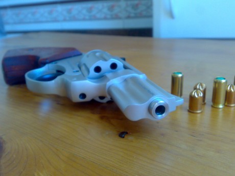 Hola !!

Para animar un poco Armas Hobby subo unas fotos de mi última adquisición, el  EKOL Viper .

En 10
