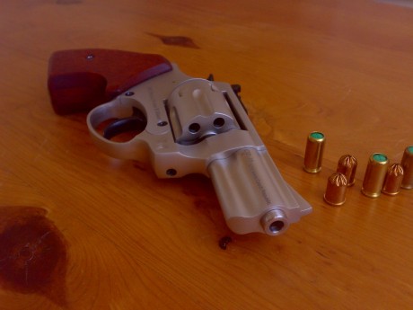 Hola !!

Para animar un poco Armas Hobby subo unas fotos de mi última adquisición, el  EKOL Viper .

En 21