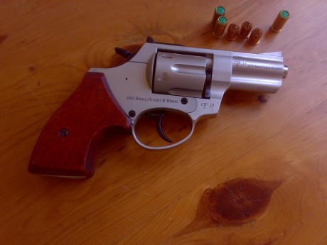 Hola !!

Para animar un poco Armas Hobby subo unas fotos de mi última adquisición, el  EKOL Viper .

En 20