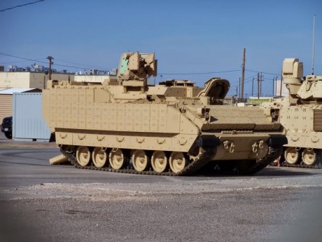 Armored Multi-Purpose Vehicle (AMPV), así le han puesto los yanquis. Y el contrato se lo lleva BAE Systems.

En 00