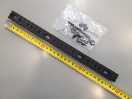 VENDO este rail Picatinny, NUEVO, nunca se ha usado.

Se trata de un rail para montar en el guardamanos 01