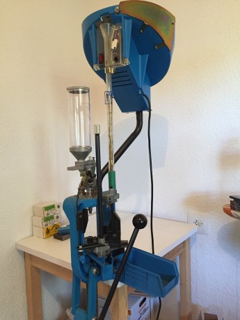 Hola vendo dillon 650 XL con dos torretas con sus dies, 9 mm y 32 mm, alimentador de vainas dillon , avisador 00