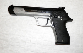 Hola,vendo una pistola CZ del calibre 22 en buen estado. El arma se encuentra en Málaga. El precio son: 01