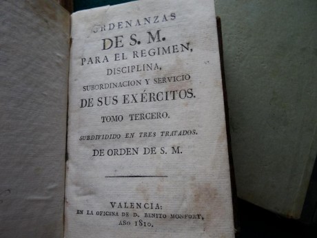 Vendo este lote de libros compuesto de:

1º Libro  "Ordenanzas Militares"  de 1.810, encuadernación 20