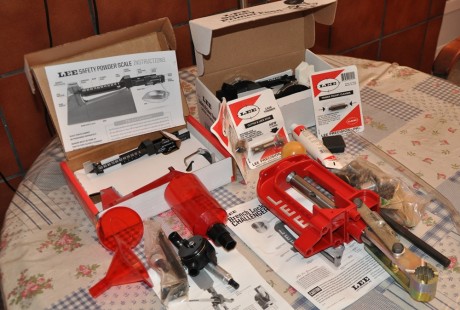 Hola,

   Vendo Prensa de Recarga LEE 50th Breech Lock Challenger Kit NUEVA, JAMÁS USADA, Y HOMOLOGADA. 00