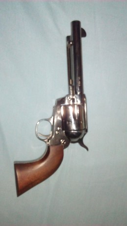 Saludos foreros:
Pongo a la venta mi Pietta en nikel del 45lc. No tiene mas de 200 tiros en toda su vida. 02