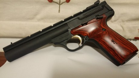 En muy buen estado, con maletín original..he sido el unico propietario y no he disparado mucho, subí a 00