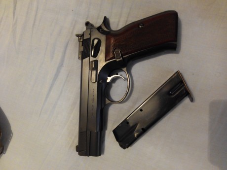 Por cese de la afición vendo o cambio mi pistola Tanfoglio del calibre 9mm, de simple accion, con muy 00