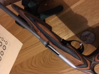 Hola compañeros pongo a la venta este conjunto de carabina y visor compuesto por 

Carabina remigton 597 02