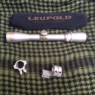 Hola compañeros pongo a la venta este conjunto de carabina y visor compuesto por 

Carabina remigton 597 10