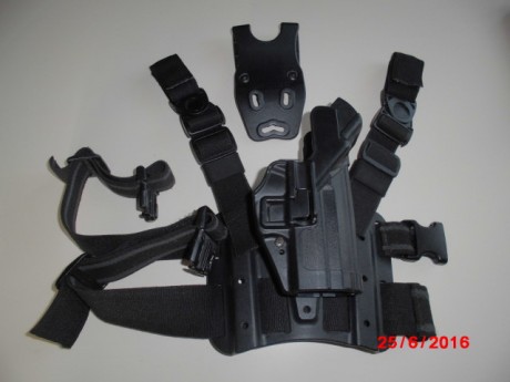 Hola compañeros,
Vendo esta funda Blackhawk Serpa nivel de retención III, para pistola HK USP Compact, 01