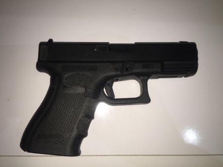 Se vende Glock 23 de cuarta generación. Guiada en F y en un estado inmaculado. Tiene instaladas unas miras 02