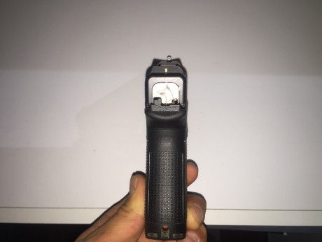 Se vende Glock 23 de cuarta generación. Guiada en F y en un estado inmaculado. Tiene instaladas unas miras 00