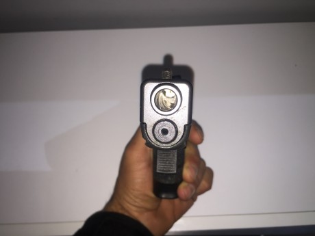 Se vende Glock 23 de cuarta generación. Guiada en F y en un estado inmaculado. Tiene instaladas unas miras 12