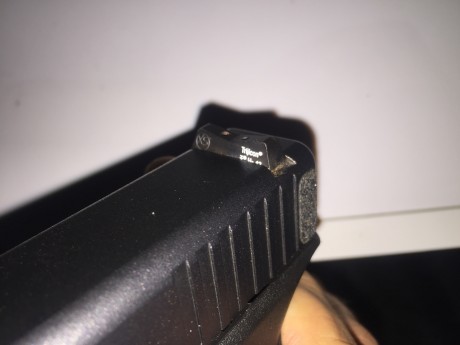 Se vende Glock 23 de cuarta generación. Guiada en F y en un estado inmaculado. Tiene instaladas unas miras 10