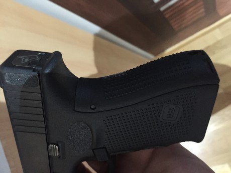 Se vende Glock 23 de cuarta generación. Guiada en F y en un estado inmaculado. Tiene instaladas unas miras 20