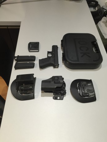 Se vende Glock 23 de cuarta generación. Guiada en F y en un estado inmaculado. Tiene instaladas unas miras 32