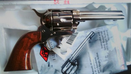 Vendo revolver guiado en AE con sus certificados...apto para libro coleccionista de replicas .

Comprado 00