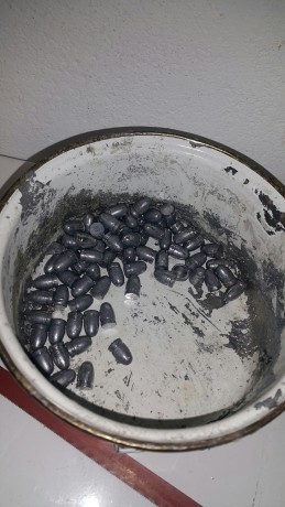 Buenos días compañeros,

con motivo que me voy a estudiar fuera y hago un poco de limpieza de lo que no 52