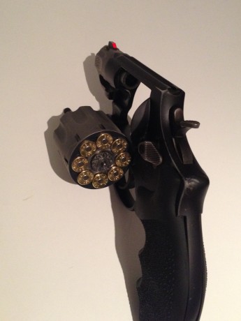 Vendo mi revolver smith & wesson calibre 357 magnum con capacidad del tambor de 8 cartuchos de calibre 01