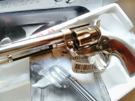 Vendo revólver pietta 1873 ..calibre 45LC .. Acabado nikel ... Nuevo Sin Estrenar ... Comprado por capricho 10