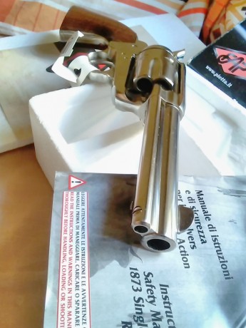 Vendo revolver guiado en AE con sus certificados...apto para libro coleccionista de replicas .

Comprado 10