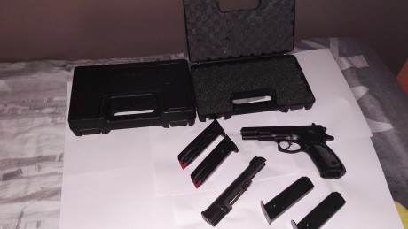 Compro pistola CZ con carros del 22 y 9Pb.El carro del 22 de la misma marca.
Guiada en F. 62