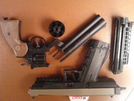 Hola, os presento un pequeño grupo de pistolas, todas distintas y con mucho en comùn, espero que os guste.

 10