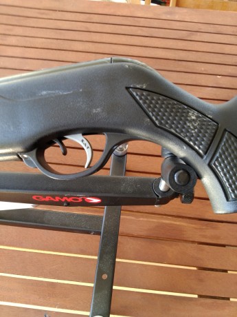 Vendo carabina Gamo Shadow IGT de calibre 5,5  Por 50€ mas gastos de envío.La carabina está algo desmejorada 00
