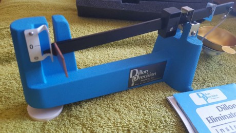 Un amigo tiene esta bascula de dillon sin estrenar tan siquiera
la vende por 60€.
Si alguien esta interesado 00