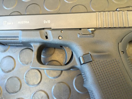 Hola pongo a la venta Glock 17 Gen 4, en perfecto estado, con pocos tiros pegados, Guiada en A, está en 01