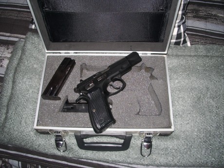 Ocasión vendo mi "CZ 85 B" con la que he estado tirando hasta ahora, tengo 71 años y ya no voy 02