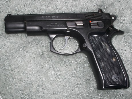 Ocasión vendo mi "CZ 85 B" con la que he estado tirando hasta ahora, tengo 71 años y ya no voy 01