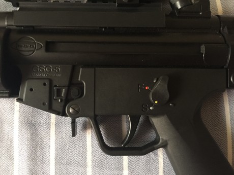 Vendo carabina del 22 lr. GSG-5 con carril para monturas weaver, dos puntos rojos uno de ellos x1, un 00