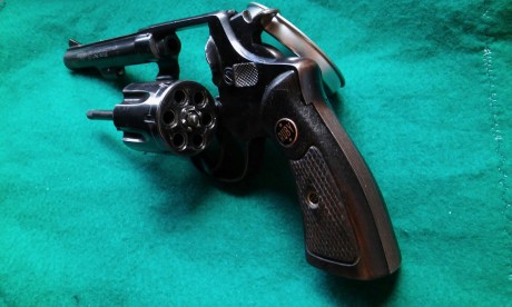 Revolver Rubi Calibre 22 4´´ pulgadas.
Más reducido que el Astra 4´´

Guiado en F 225€ con portes
contacto 01