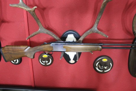 Vendo magnífico Rifle Express Laurona Superpuesto en estado impecable. El rifle está dotado de selector 00