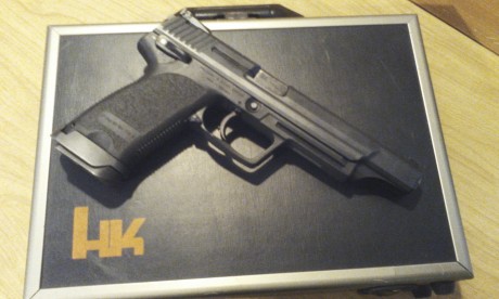 Pistola de aire prácticamente sin uso, esta como nueva. Empuñadura talla M vale tanto para diestros como 70