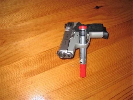 Hola. Vendo Pistola de 9mmP  de 7+1. Dos cargadores y maletín original. cachas de caucho. Pocos disparos. 12