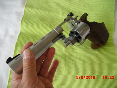 "Arminius" cal.32 Target Trophy  vendo por dejar el tiro. Cañon espejo, la diferencia hasta 02