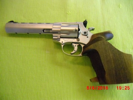 "Arminius" cal.32 Target Trophy  vendo por dejar el tiro. Cañon espejo, la diferencia hasta 01