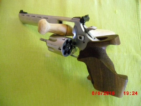 "Arminius" cal.32 Target Trophy  vendo por dejar el tiro. Cañon espejo, la diferencia hasta 00