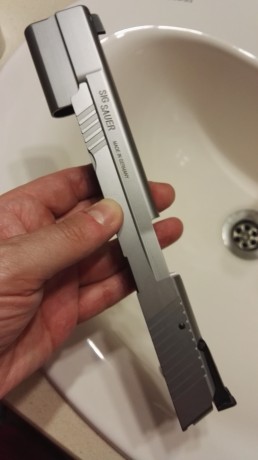 Buenas compañeros, pongo a la venta está Magnífica pistola de 9 mm y 6".

Se trata de una SIG SAUER 02